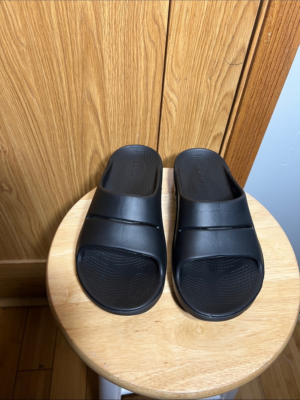 OOFOS Men's Black Slide Sandals